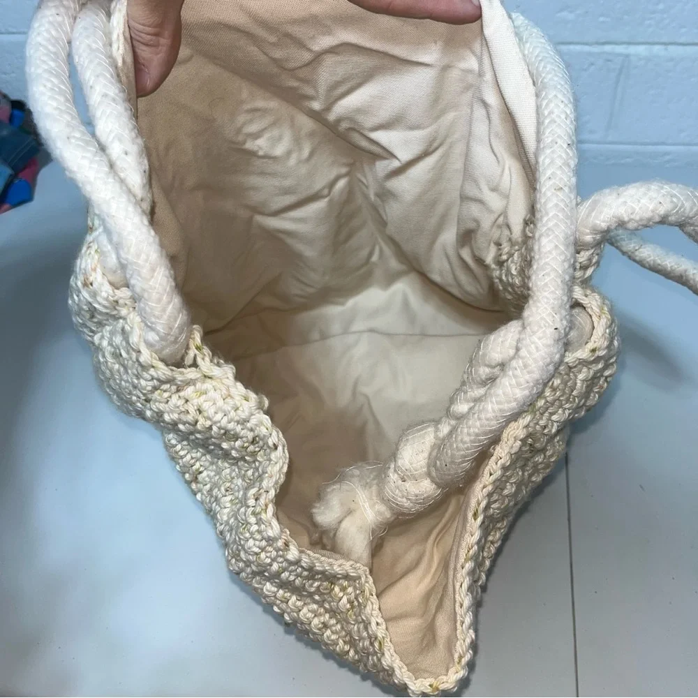 Woven crocheted scrunch side shoulder bag tote clutch purse knit ivory off white